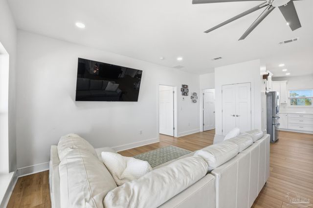 2721 Bay St, Gulf Breeze, FL 32563