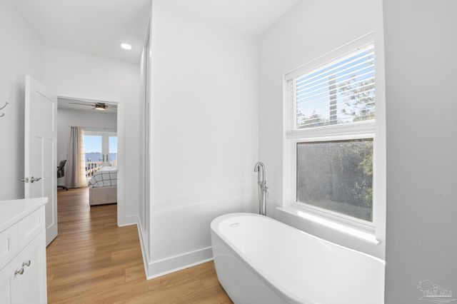 2721 Bay St, Gulf Breeze, FL 32563