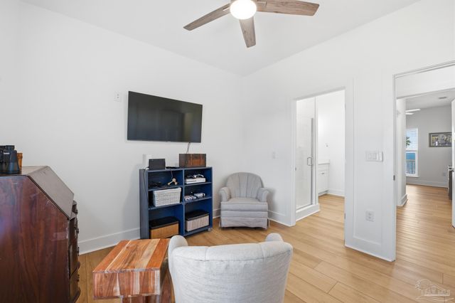 2721 Bay St, Gulf Breeze, FL 32563