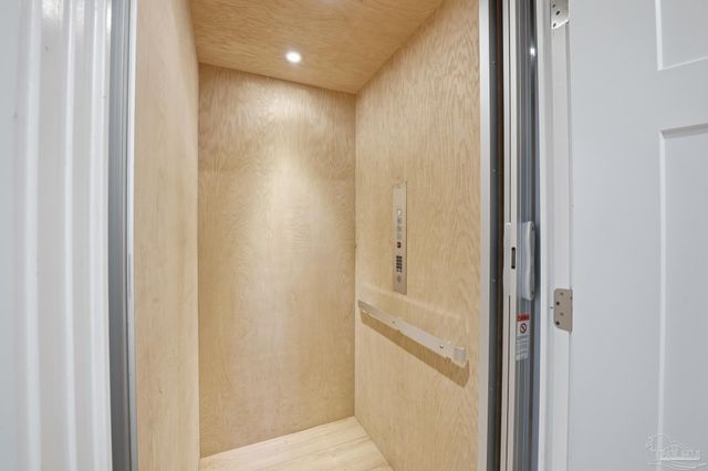 2721 Bay St, Gulf Breeze, FL 32563