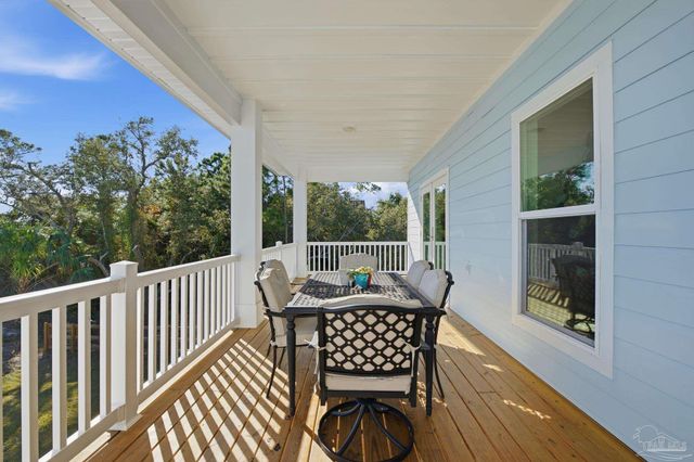 2721 Bay St, Gulf Breeze, FL 32563