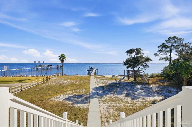 2721 Bay St, Gulf Breeze, FL 32563