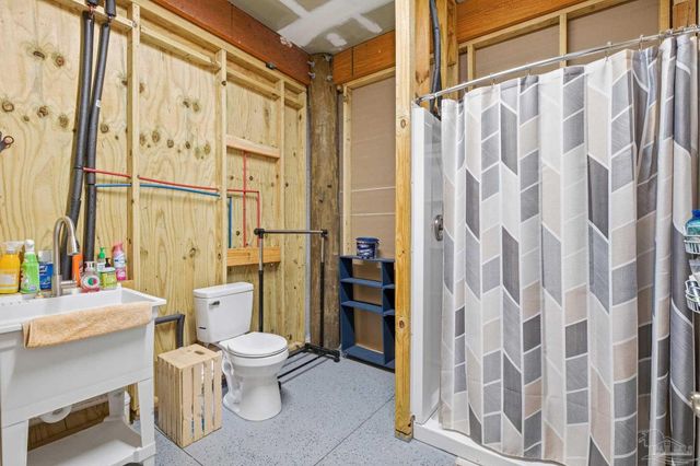 2721 Bay St, Gulf Breeze, FL 32563