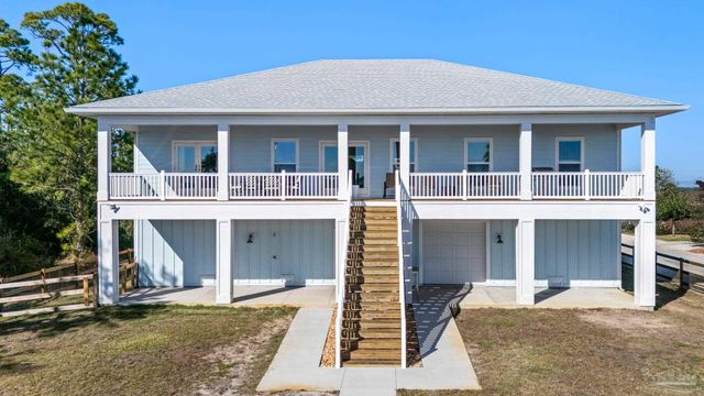2721 Bay St, Gulf Breeze, FL 32563