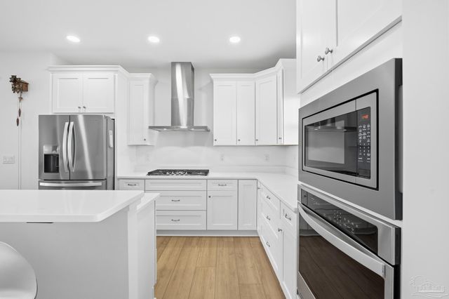 2721 Bay St, Gulf Breeze, FL 32563