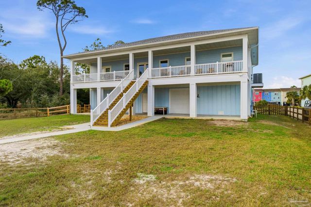 2721 Bay St, Gulf Breeze, FL 32563