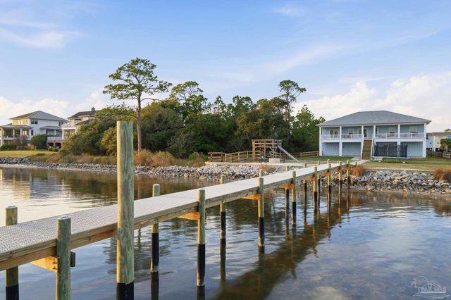 2721 Bay St, Gulf Breeze, FL 32563