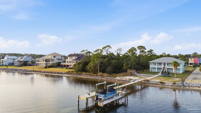 2721 Bay St, Gulf Breeze, FL 32563