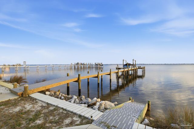 2721 Bay St, Gulf Breeze, FL 32563