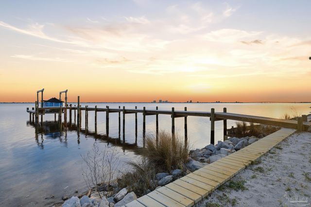 2721 Bay St, Gulf Breeze, FL 32563