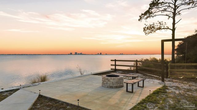 2721 Bay St, Gulf Breeze, FL 32563