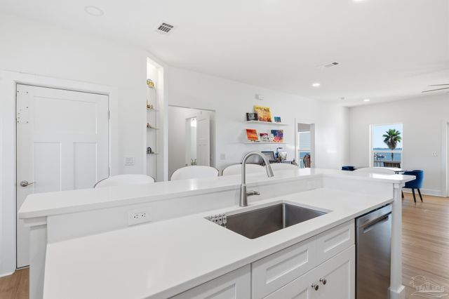 2721 Bay St, Gulf Breeze, FL 32563