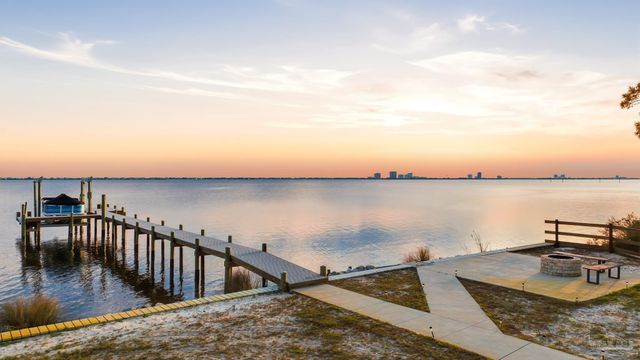 2721 Bay St, Gulf Breeze, FL 32563