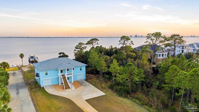 2721 Bay St, Gulf Breeze, FL 32563
