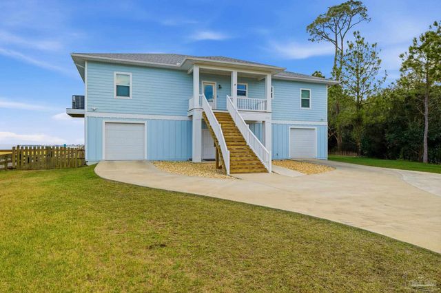 2721 Bay St, Gulf Breeze, FL 32563