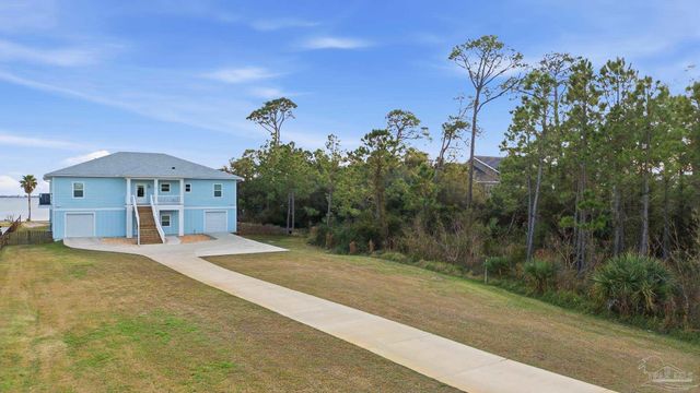 2721 Bay St, Gulf Breeze, FL 32563