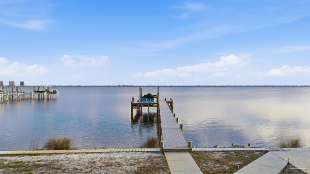 2721 Bay St, Gulf Breeze, FL 32563