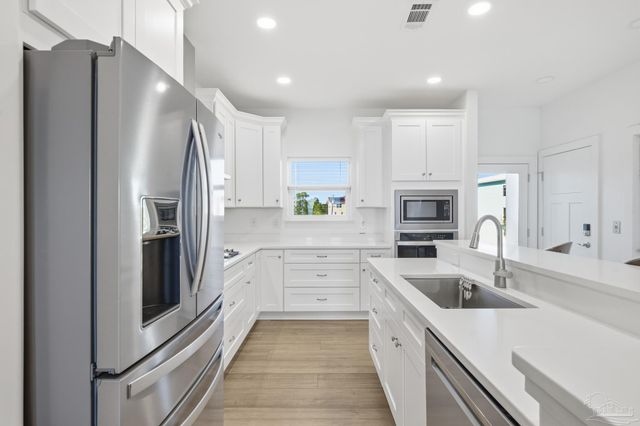 2721 Bay St, Gulf Breeze, FL 32563