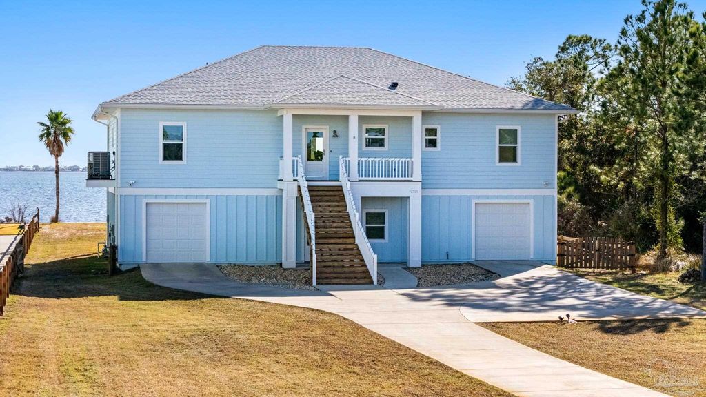 2721 Bay St, Gulf Breeze, FL 32563