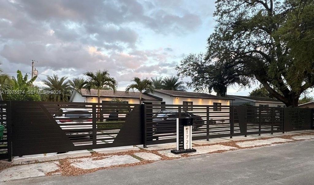 1721 SW 96th Avenue, Miramar, FL 33025