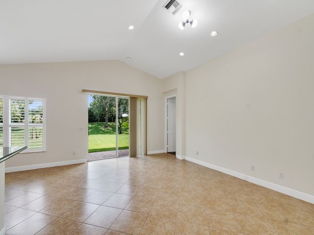 1975 Grey Falcon Circle SW, Vero Beach, FL 32962