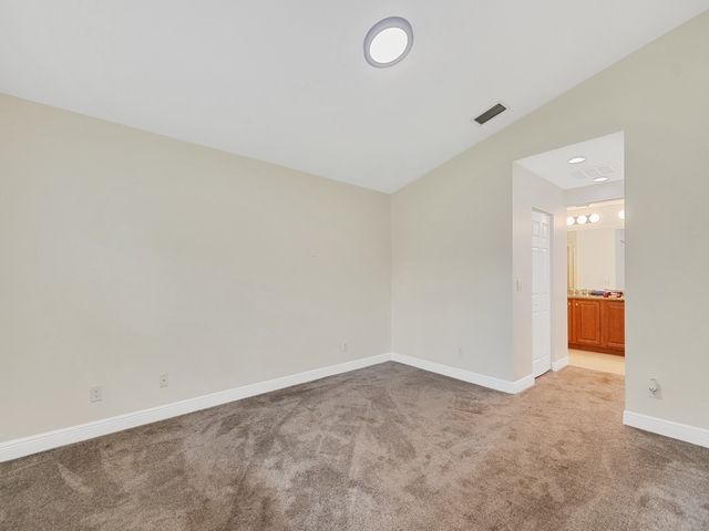 1975 Grey Falcon Circle SW, Vero Beach, FL 32962