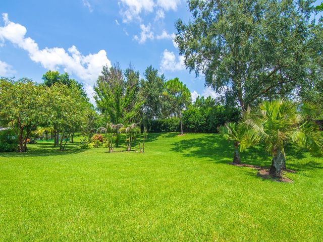 1975 Grey Falcon Circle SW, Vero Beach, FL 32962