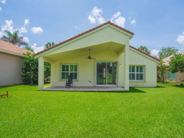 1975 Grey Falcon Circle SW, Vero Beach, FL 32962