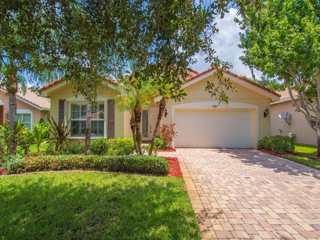 1975 Grey Falcon Circle SW, Vero Beach, FL 32962