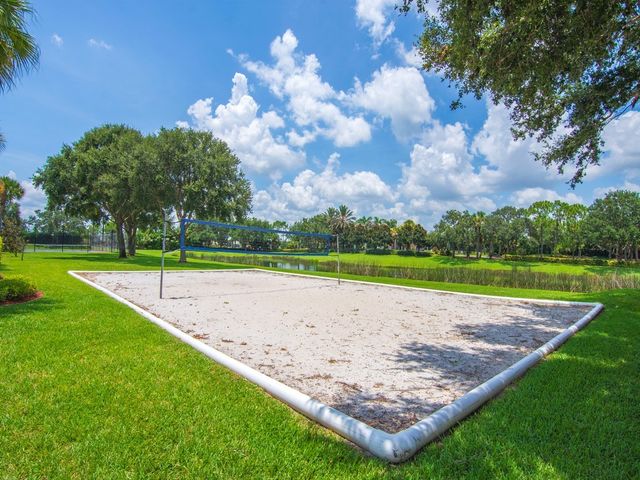 1975 Grey Falcon Circle SW, Vero Beach, FL 32962