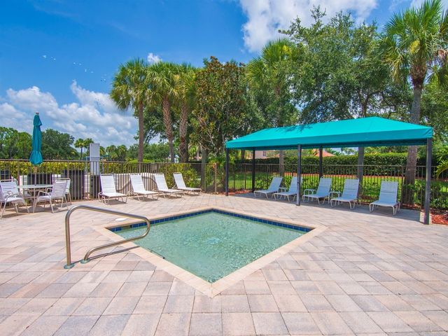 1975 Grey Falcon Circle SW, Vero Beach, FL 32962