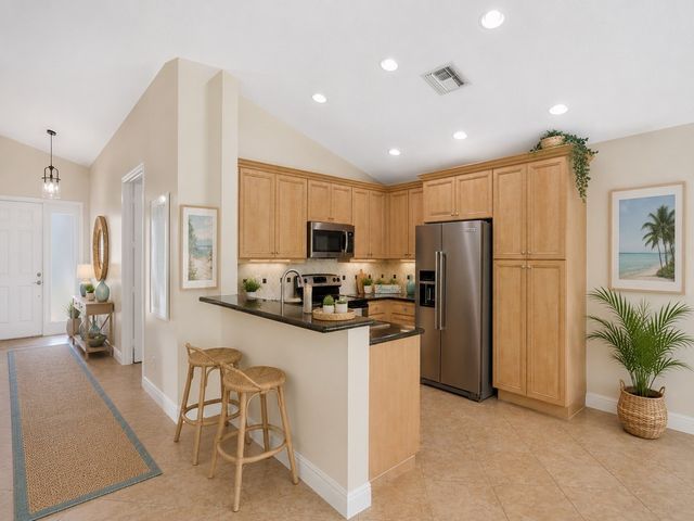 1975 Grey Falcon Circle SW, Vero Beach, FL 32962