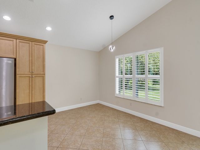 1975 Grey Falcon Circle SW, Vero Beach, FL 32962