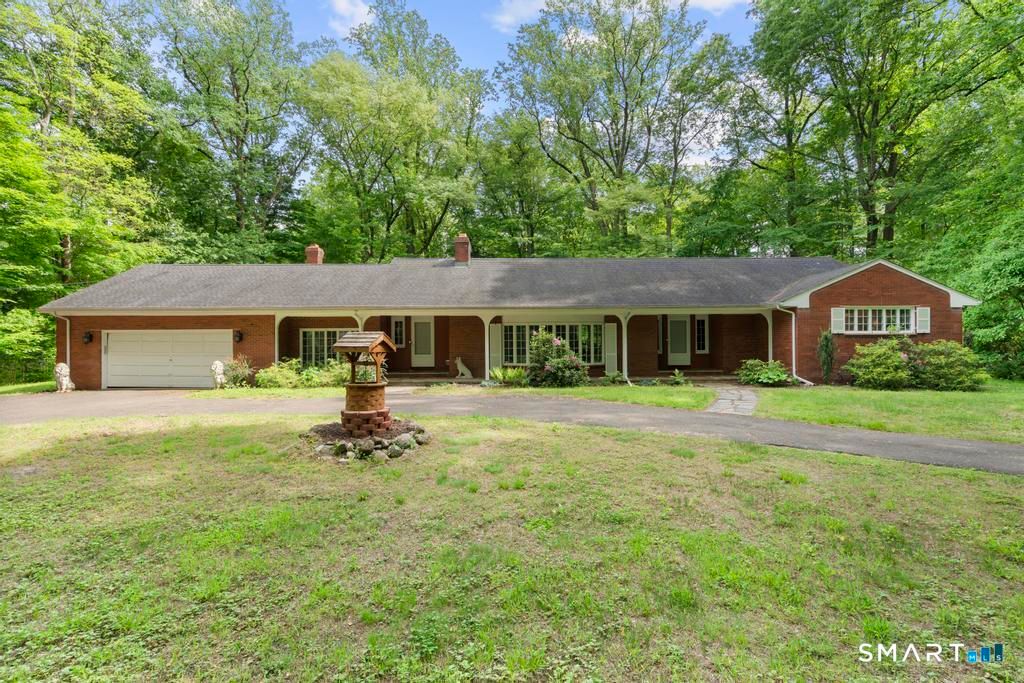 12 Jenick Lane, Woodbridge, CT 06525