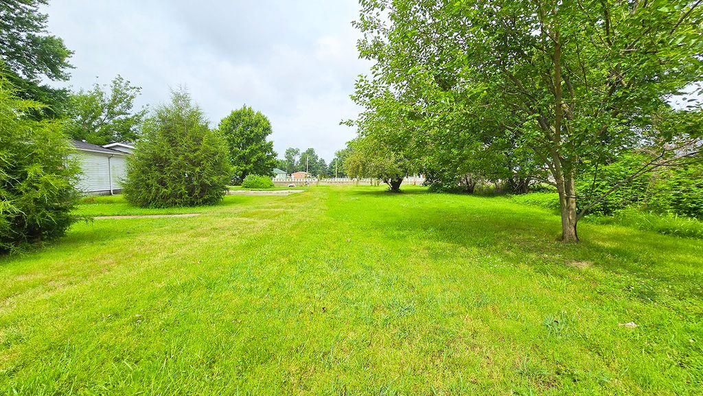 Image 7 of property listing at 22290 N US Highway 51, Centralia, IL 62801