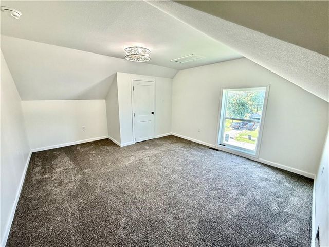 915 E 2nd Street, Maryville, MO 64468