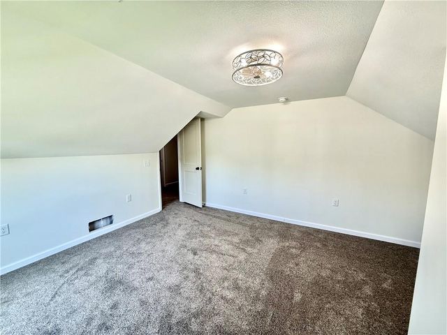 915 E 2nd Street, Maryville, MO 64468