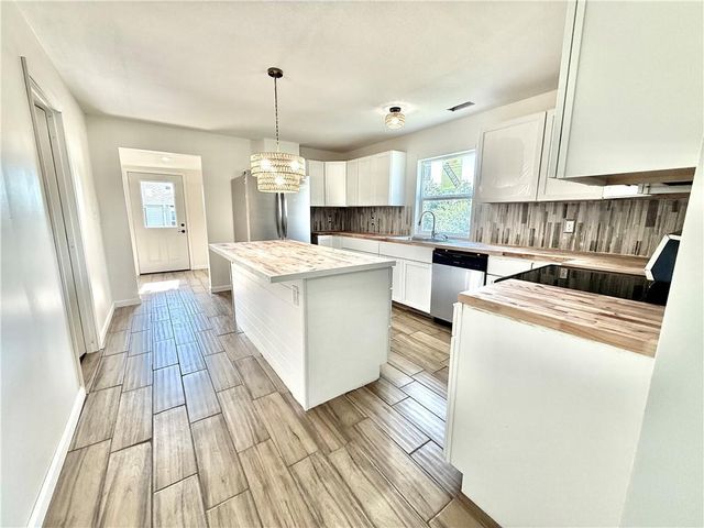 915 E 2nd Street, Maryville, MO 64468