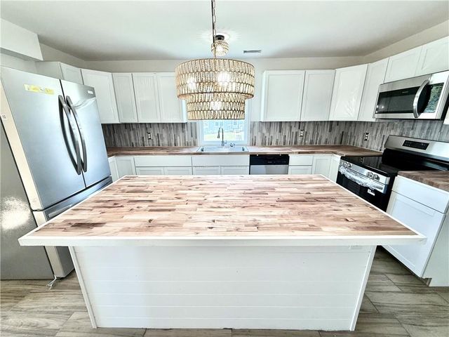 915 E 2nd Street, Maryville, MO 64468