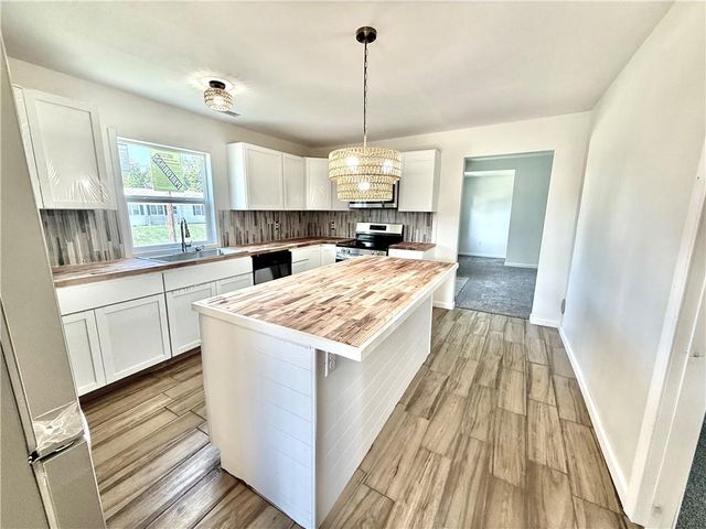 915 E 2nd Street, Maryville, MO 64468