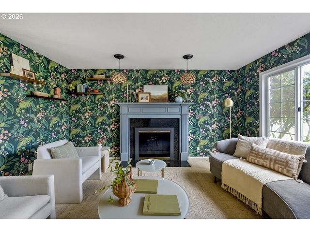 592 Ne GOLDIE Dr, Hillsboro, OR 97124