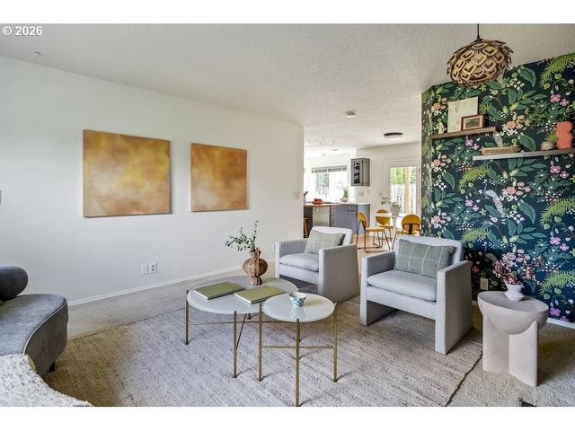 592 Ne GOLDIE Dr, Hillsboro, OR 97124