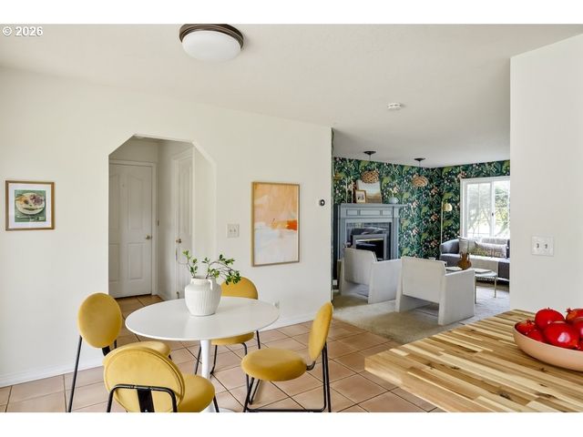 592 Ne GOLDIE Dr, Hillsboro, OR 97124