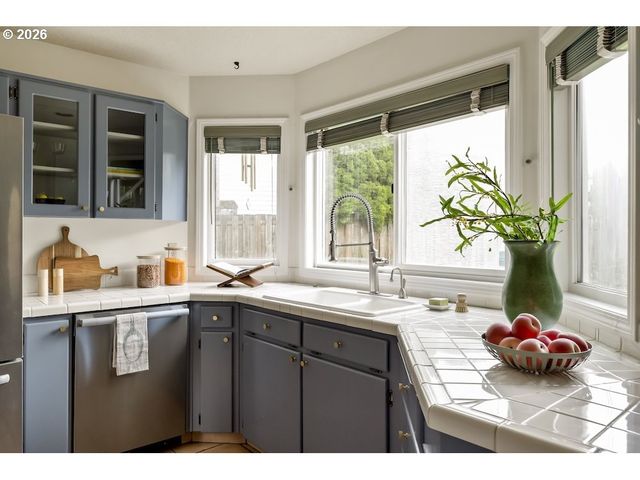 592 Ne GOLDIE Dr, Hillsboro, OR 97124