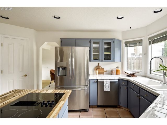 592 Ne GOLDIE Dr, Hillsboro, OR 97124