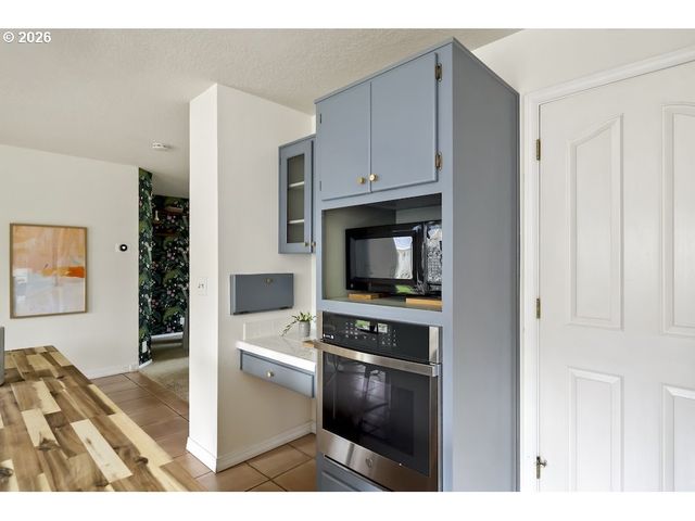 592 Ne GOLDIE Dr, Hillsboro, OR 97124