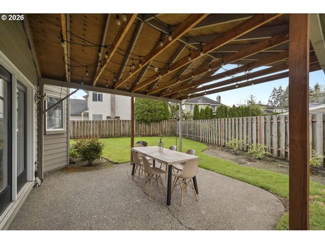 592 Ne GOLDIE Dr, Hillsboro, OR 97124