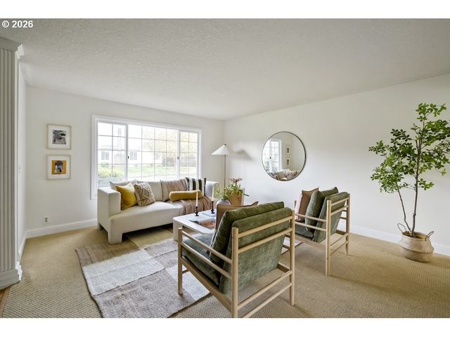 592 Ne GOLDIE Dr, Hillsboro, OR 97124