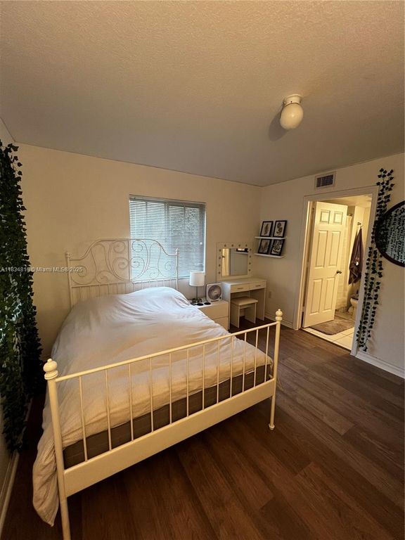 Image 10 of property listing at 2548 Centergate Dr 301, Miramar, FL 33025
