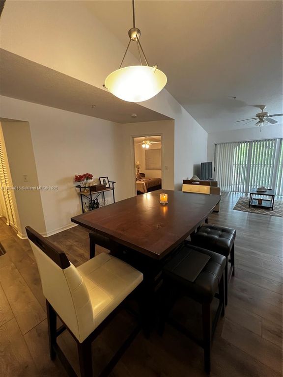Image 5 of property listing at 2548 Centergate Dr 301, Miramar, FL 33025
